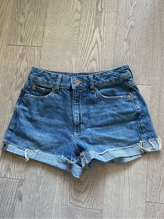 Garage Pants - Garage Mom High Rise Distressed Cuffed Denim Shorts - Blue in size 01/25